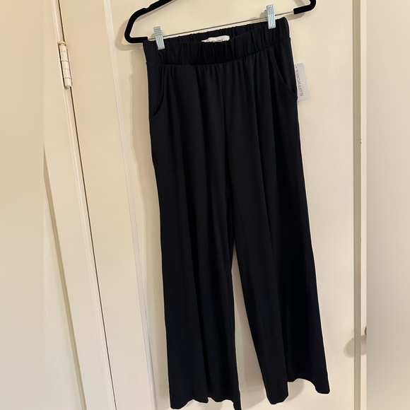 Elegant Black Wide Leg Women's Pants - Picture 3 of 4